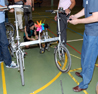 Imagen del desarrollo del taller de bicicletas adaptadas